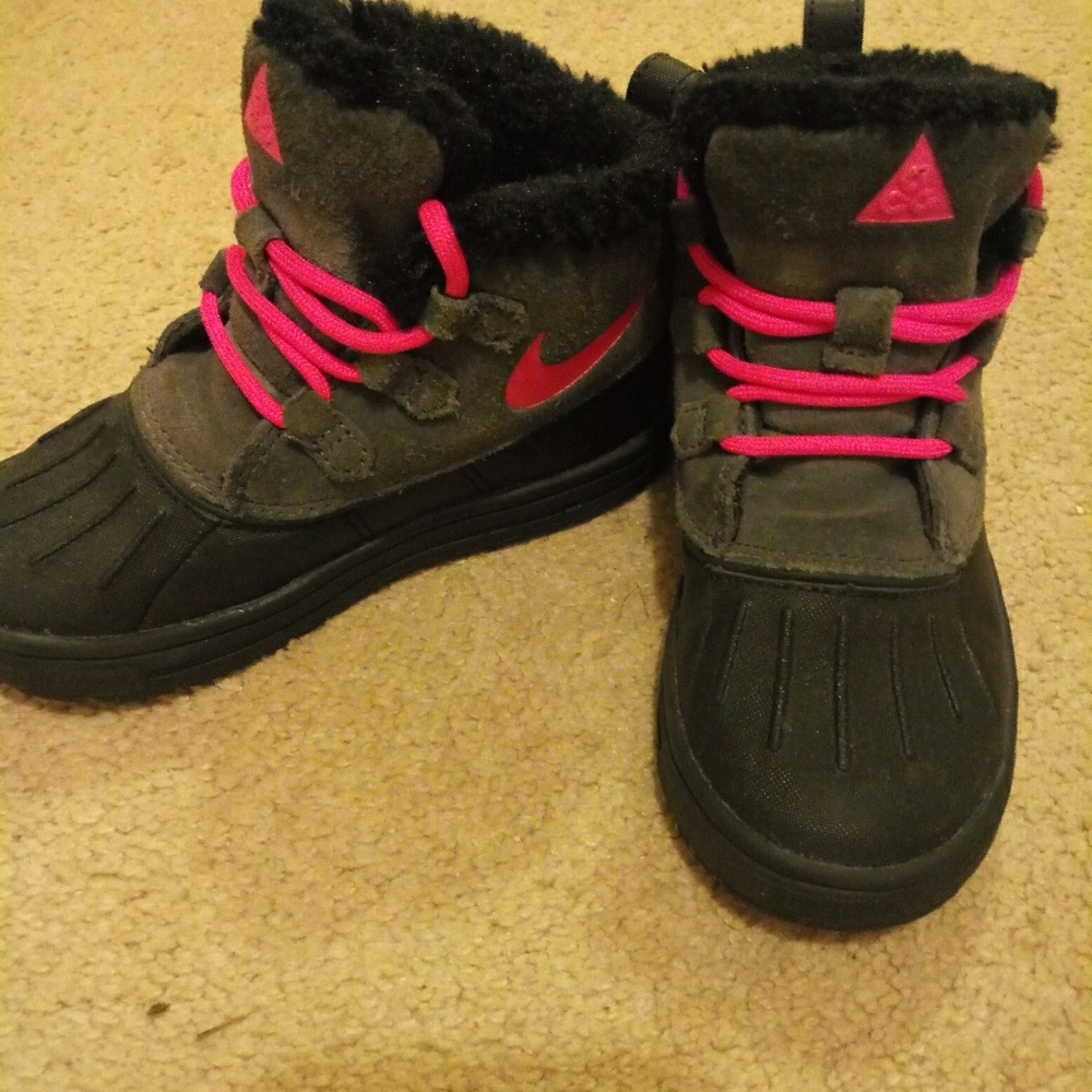 Girl Nike ACG waterproof shoes